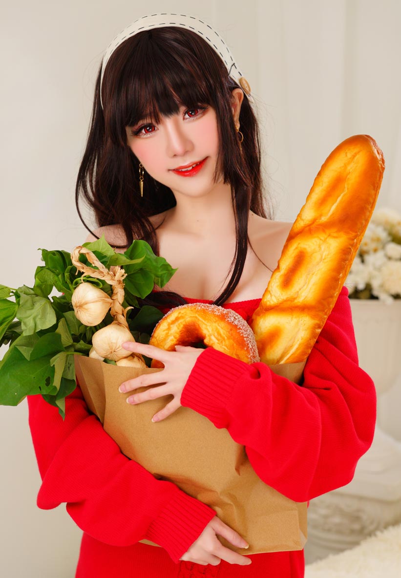 马来西亚Sally Dorasnow Yor Forger Red Sweater