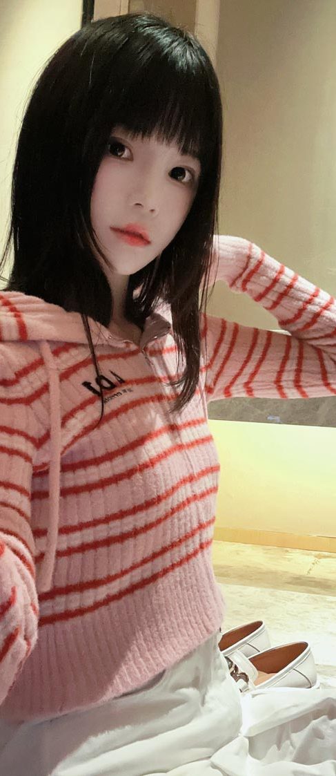 桜桃喵 条纹毛衣