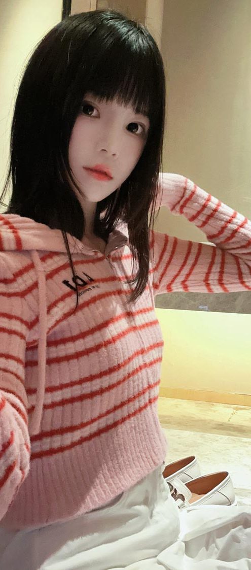 桜桃喵 条纹毛衣