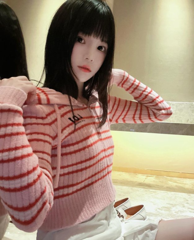 桜桃喵 条纹毛衣
