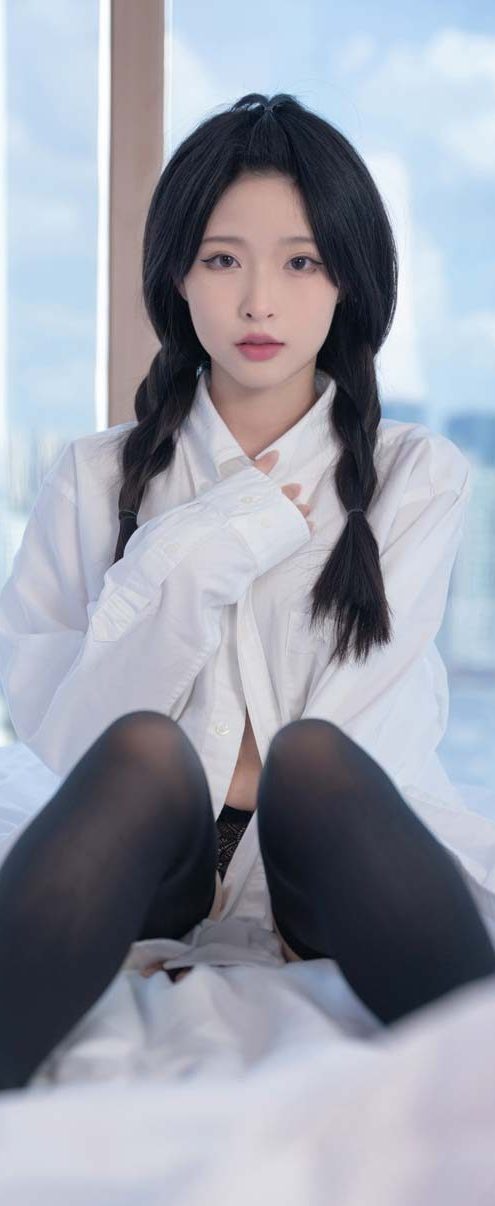 清水由乃 衬衣